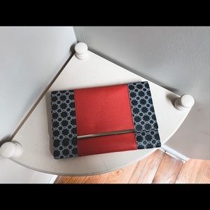 Small Navy & Coral Ivanka Trump Clutch✨